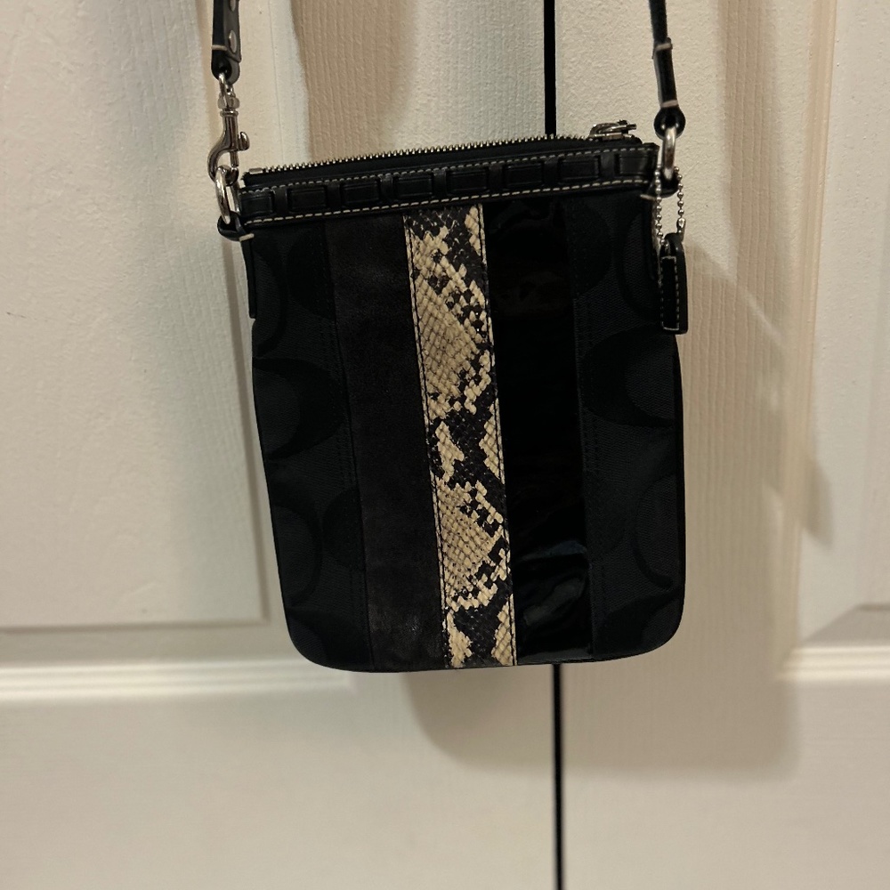 Coach Crossbody messenger handbag style